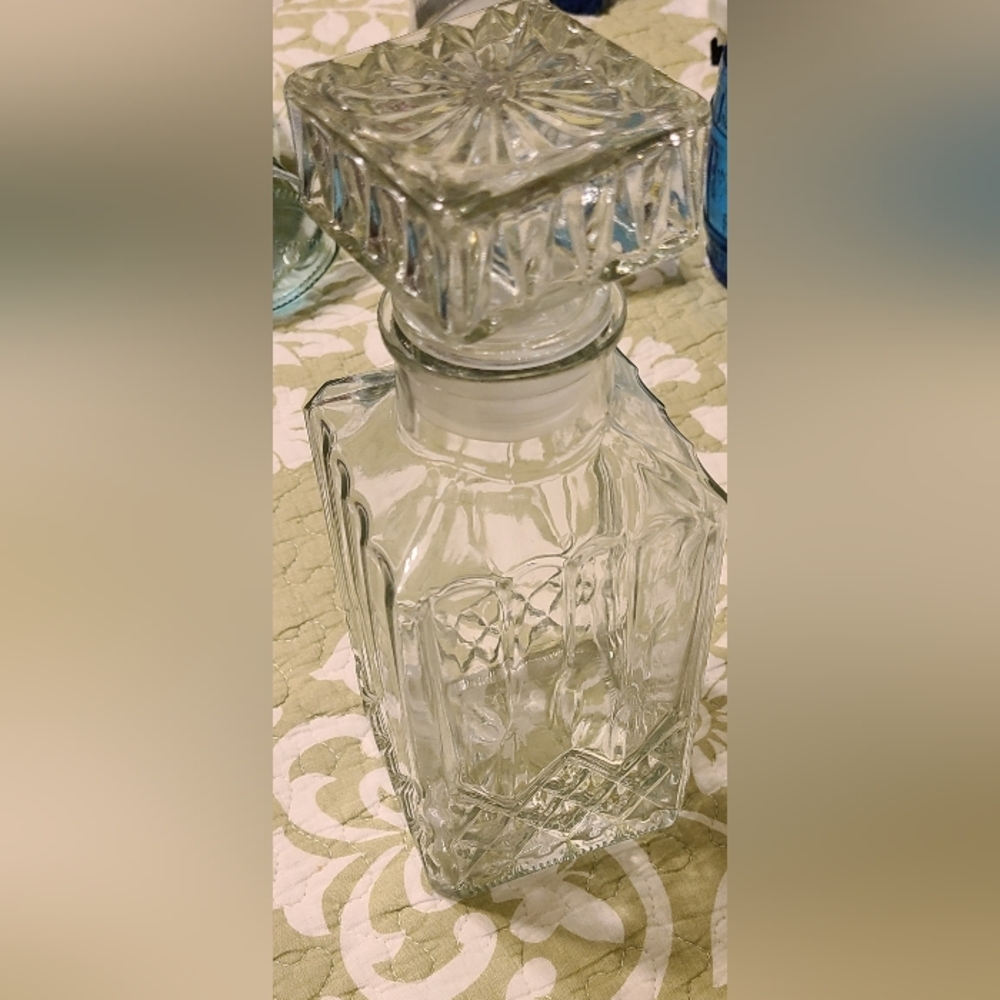 Elegant Clear Glass Decanter